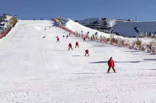 【乌蒙滑雪】乌蒙高原滑雪、黄果树大瀑布、马岭河大峡谷、乌蒙大草原、兴义万峰林、船游万峰湖、雨补鲁天坑双动五天